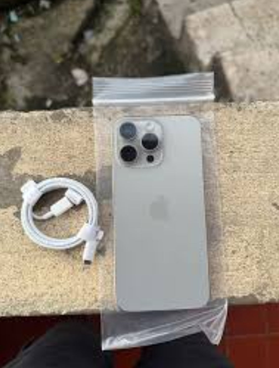Apple iPhone 15 Pro Max 5G Smartphone Chinese/US Version Facial Recognition Function Dust Water & Scratch Resistant HD Screen Super/Fast Charging (256GB ROM) (Gray) Smartphone smp