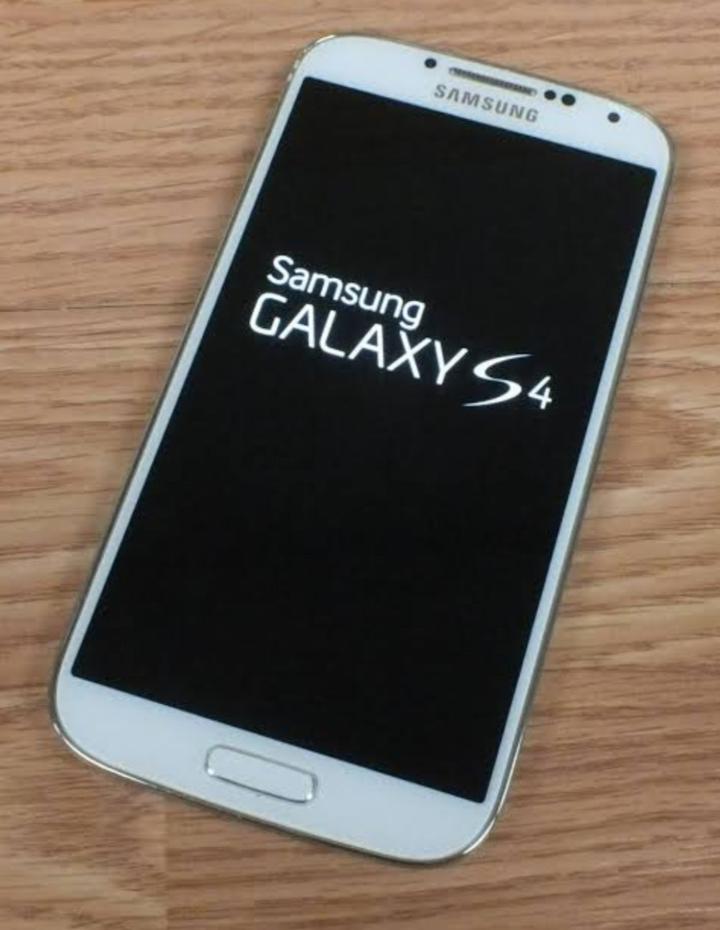 Samsung Galaxy S4 Global Version White Smartphone Dust Water & Scratch Resistant HD Screen Super/Fast Charging Smartphone (I9500). smp