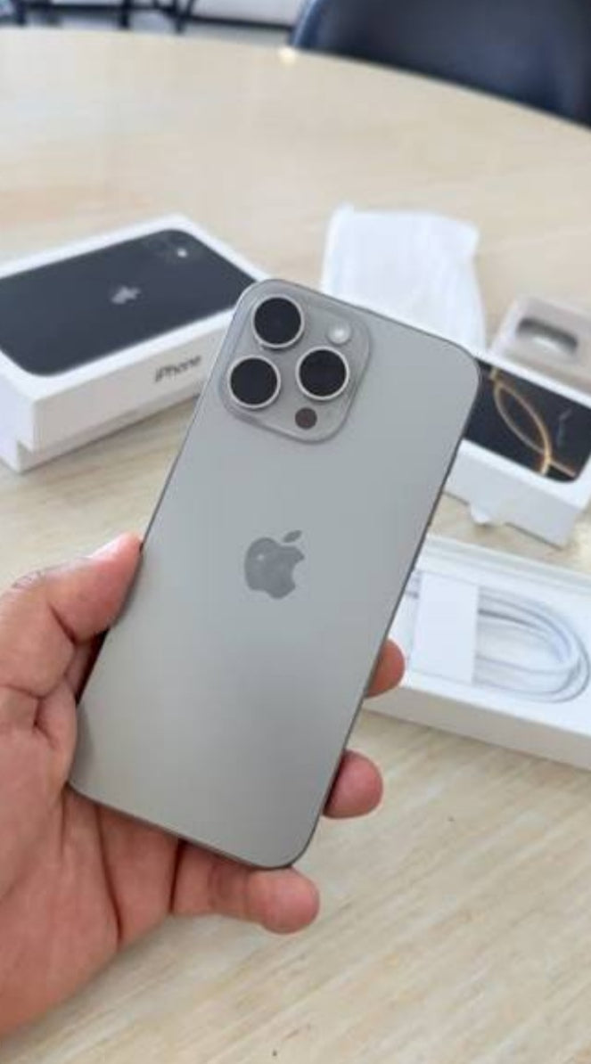 Apple iPhone 16 Pro Max 5G Smartphone Chinese/US Version Facial Recognition/Unlock Function Dust Water & Scratch Resistant HD Screen Super/Fast Charging (256GB ROM) (Gray) Smartphone smp